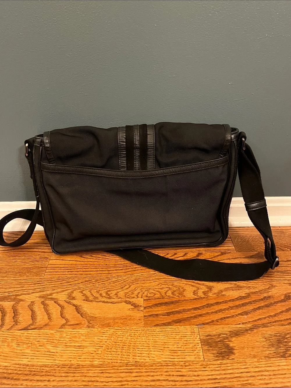 Burberry Men’s Messenger Bag COA